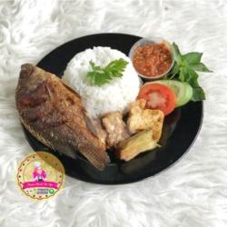 Nasi Penyetan Mujaer