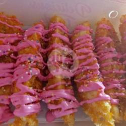 Pisang Kremes Topping Strawberry Glaze/ Parut