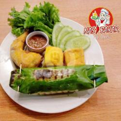 Nasi Bakar Isi Ayam Suwir Kecap  Ayam Goreng