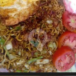 Mie Goreng Mantul Plus Telur Dadar