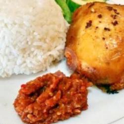 Ayam Goreng Plus Nasi Lalapan Dan Sambel