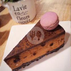 Macaroon Choco Cheese Cake Slice