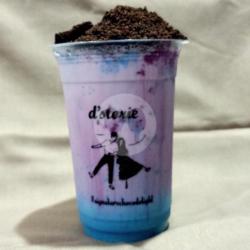 Milky Vanilla Blue Vs Milky Taro With Oreo Crumbs