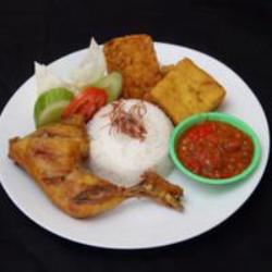 Pecel Ayam Tahu Tempe