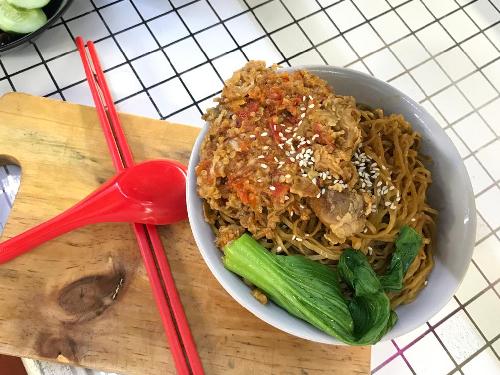 Momiega Bakmie, Tebet