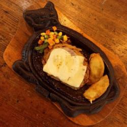 Tenderloin Steak Mozarella Saus Blackpepper