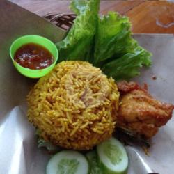 Nasi Kebuli Ayam Goreng Serundeng