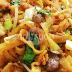 Kwetiau Goreng Ati Ampela Campur Sosis