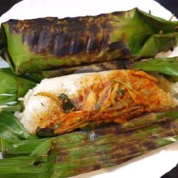 Nasi Bakar Ikan Tongkol Suwir