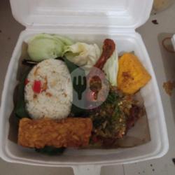 Paket Komplit Nasi Liwet Ayam Penyet