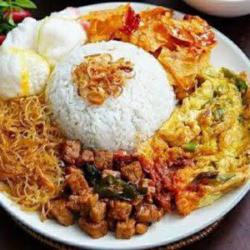 Nasi Uduk Telor Dadar Dadakan....