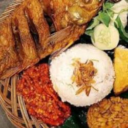 Lalapan Nila Goreng Nasi