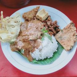 Nasi Pecel Telor Dadar