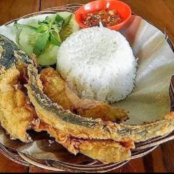 Nasi Ayam   Lele Goreng  Tempe  Sambal Original  Es Teh