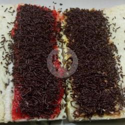 Roti Bakar Spesial Strawberri Kacang Coklat Campur