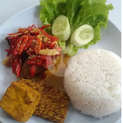 Paket Ayam Rica Tahu Tempe (nasi   Tahu   Tempe   Ayam Rica   Lalap)