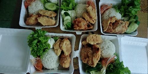 Daftar Harga Menu Delivery Ayam Geprek Ibu Semut, Deket Ris House ...