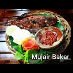 Mujair Bakar   Nasi   Lalapan Sayur   Sambal