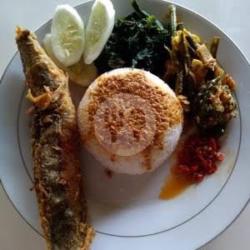 Nasi Ikan Goreng Lele Komplit