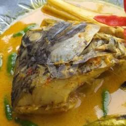 Nasi Gulai Kepala Ikan Nila