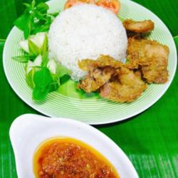 Nasi Ayam Pok Pok Lalapan