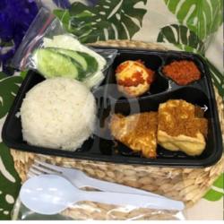 Nasi Paket Telur Balado Tempe Tahu