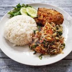 Nasi Ayam Panggang   Urap