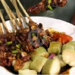 10 Tusuk Sate Kambing Maranggi Lontong