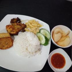 Nasi Uduk Ayam Kalasan