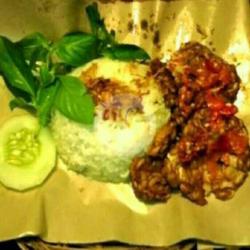 Nasi Lalapan Tempe Penyet Telor  Air Mineral