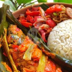 Nasi Uduk Pepes Kembung