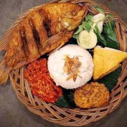 Paket Komplit Nasi Nila Tahu  Tempe Goreng Es Teh