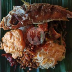 Nasi Campur Ikan Laut Goreng