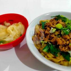 Kwetiaw Ayam Pangsit Rebus