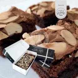 Fudgy Brownies Almond