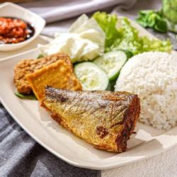 Paket D (nasi Putih   Bandeng   Sayur Asem   Tahu Tempe)