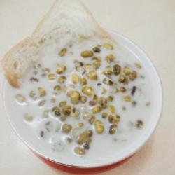 Bubur Kacang Ijo   Campur Roti