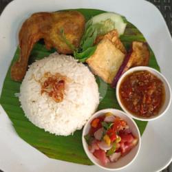 Ayam Goreng Lalapan Sambal Terasi   Sambel Dabu Dabu