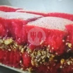 Martabak Manis Stroberry Kacang Mede