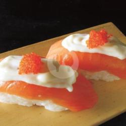 Nigiri Salmon Tobiko