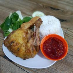 Nasi Ayam Goreng Lalapan