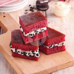 Red Velvet Coklat Kismis Susu