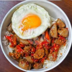 Nasi Pentol Geprek Spesial Telor Mata Sapi