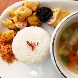 Nasi Sosis Kremes