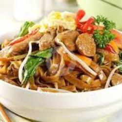 Kwetiaw Goreng Bakso