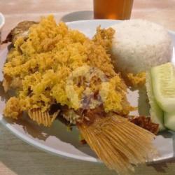 Nasi Ikan Kremes