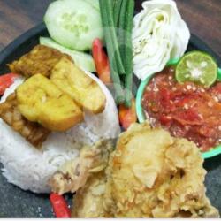 Paket Lalapan Ayam Crispy (jumbo)