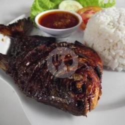 Penyetan Ikan Bawal Bakar