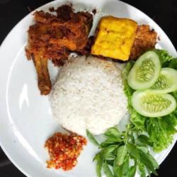 Nasi Ayam Rempah Tahu Tempe Sambel Bawang