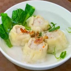 Siomay Kuah (steamed Chicken Shiumai In Soup)